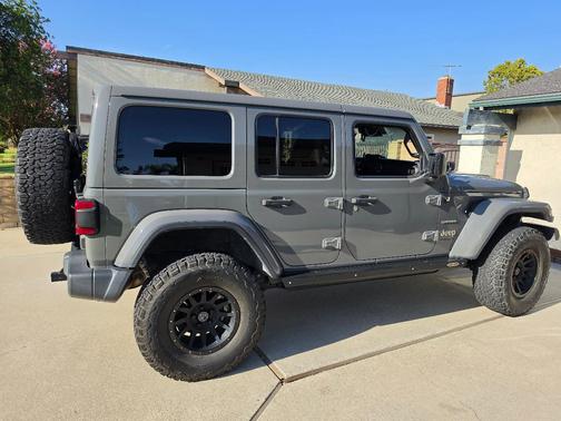 Gray 2019 Jeep Wrangler Unlimited Sahara