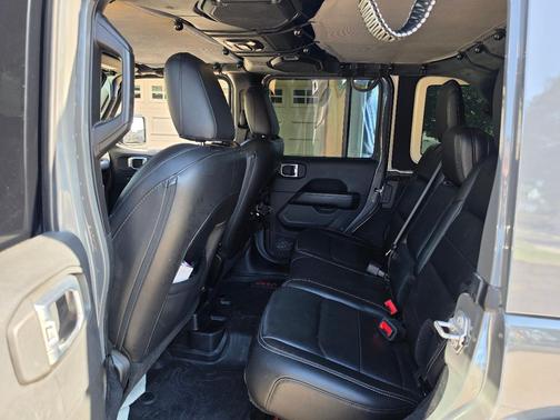 Gray 2019 Jeep Wrangler Unlimited Sahara