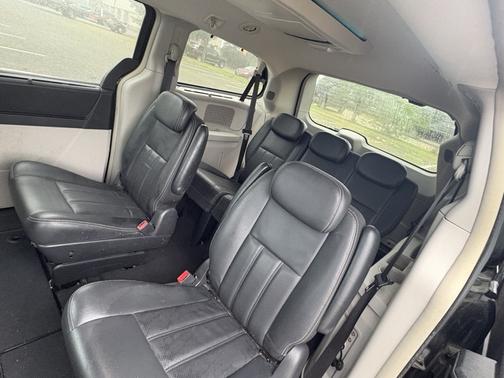 2010 Chrysler Town & Country Touring Plus