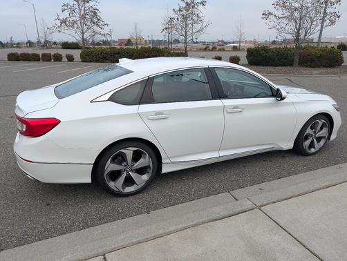 2019 Honda Accord Touring 2.0T