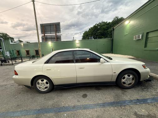 Beige 1999 Lexus ES 300 Base