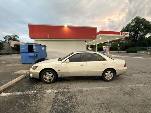 Beige 1999 Lexus ES 300 Base