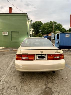 Beige 1999 Lexus ES 300 Base