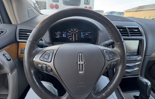 Brown 2013 Lincoln MKX Base