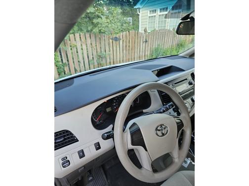 2014 Toyota Sienna L