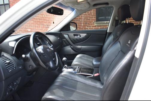 2014 INFINITI QX70 Base