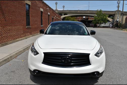 2014 INFINITI QX70 Base