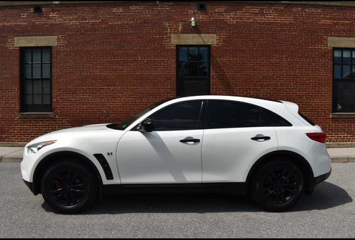 2014 INFINITI QX70 Base