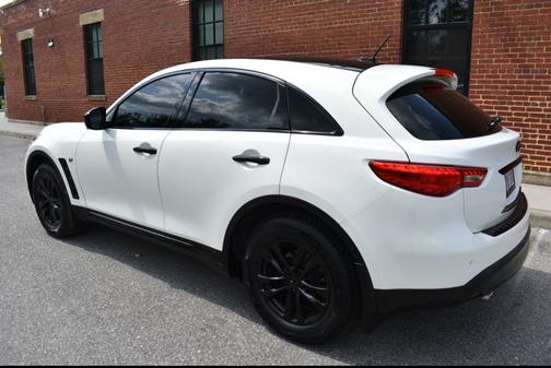 2014 INFINITI QX70 Base