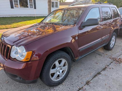 Red 2008 Jeep Grand Cherokee Laredo
