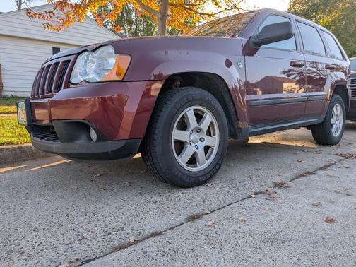 Red 2008 Jeep Grand Cherokee Laredo