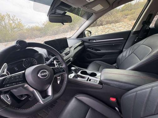 Black 2024 Nissan Altima 2.0 SR