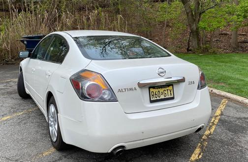 White 2011 Nissan Altima 2.5 S
