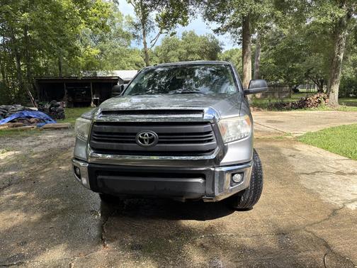 Silver 2015 Toyota Tundra SR5