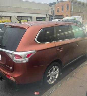 Orange 2014 Mitsubishi Outlander GT