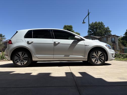 2017 Volkswagen e-Golf SEL Premium