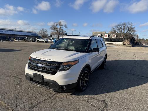White 2015 Ford Explorer Sport