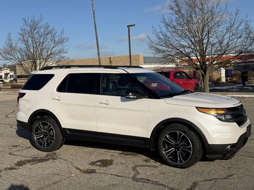 White 2015 Ford Explorer Sport