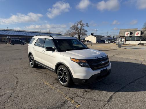 White 2015 Ford Explorer Sport