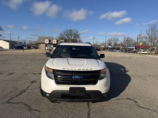 White 2015 Ford Explorer Sport
