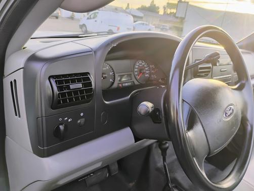 White 2007 Ford F-250 XL Super Duty