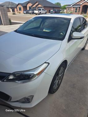 White 2014 Toyota Avalon XLE Premium