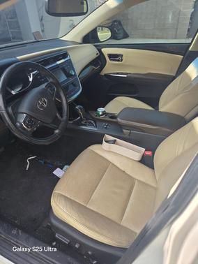 White 2014 Toyota Avalon XLE Premium