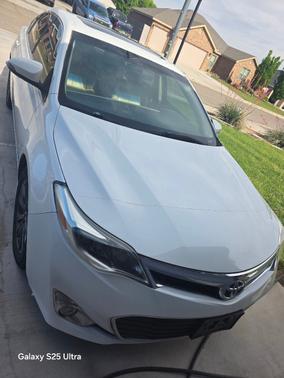 White 2014 Toyota Avalon XLE Premium