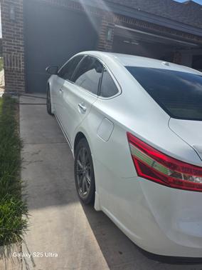 White 2014 Toyota Avalon XLE Premium