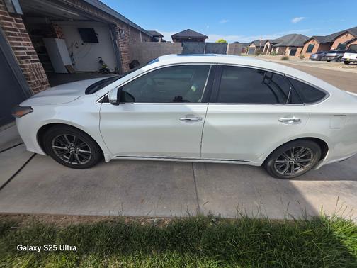 White 2014 Toyota Avalon XLE Premium