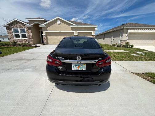 Black 2018 Nissan Altima 2.5 SR