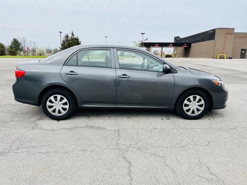 Photo 4 of 10 of 2010 Toyota Corolla LE