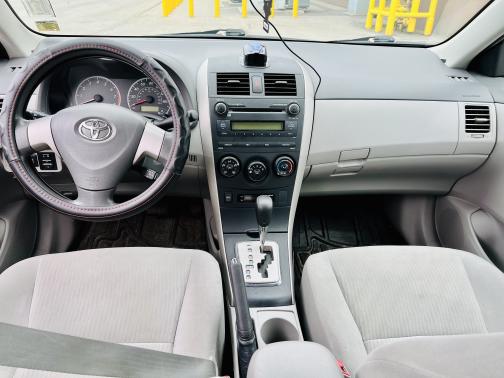 Photo 5 of 10 of 2010 Toyota Corolla LE