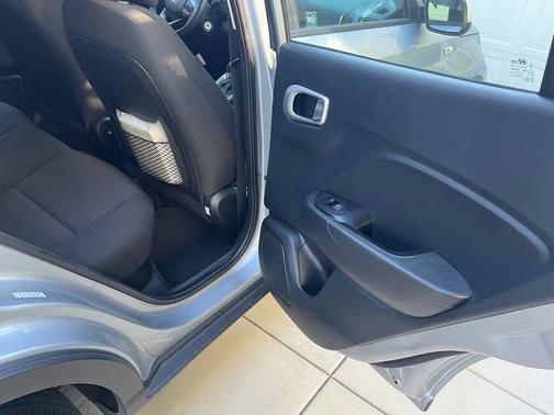 2021 Hyundai VENUE SE