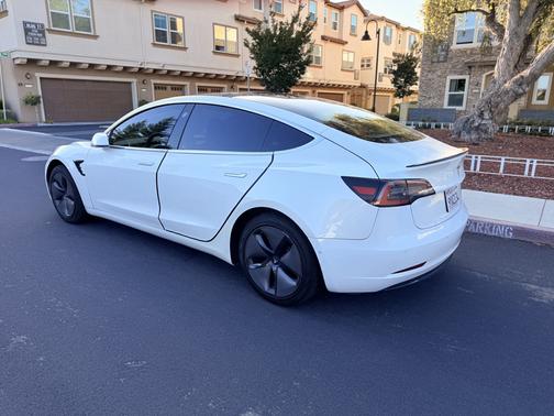 White 2019 Tesla Model 3 Standard Range Plus