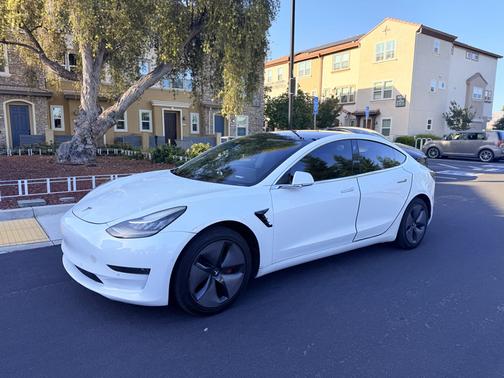 White 2019 Tesla Model 3 Standard Range Plus