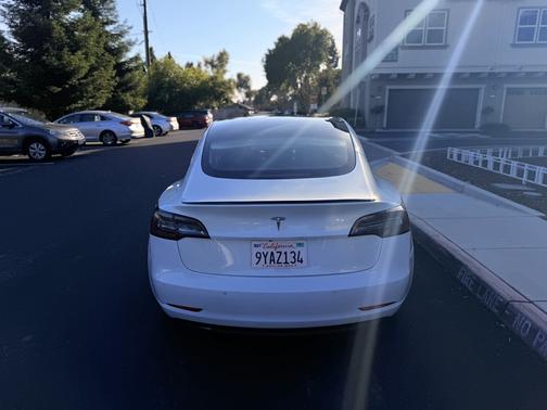 White 2019 Tesla Model 3 Standard Range Plus