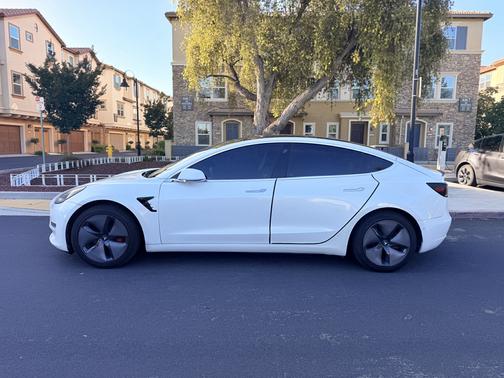 White 2019 Tesla Model 3 Standard Range Plus