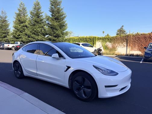 White 2019 Tesla Model 3 Standard Range Plus