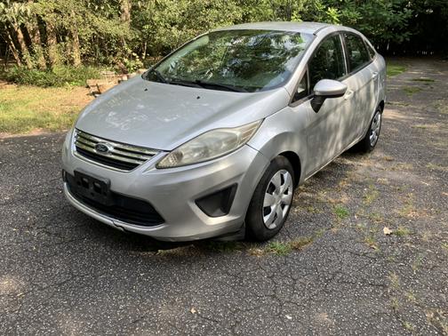 Silver 2012 Ford Fiesta SE