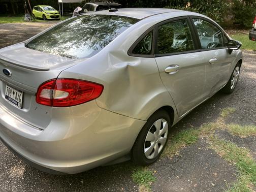 Silver 2012 Ford Fiesta SE