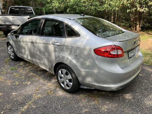 Silver 2012 Ford Fiesta SE