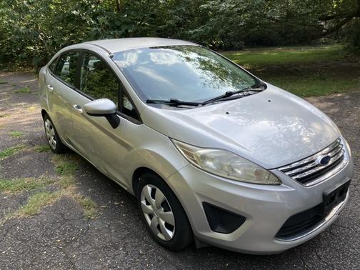 Silver 2012 Ford Fiesta SE