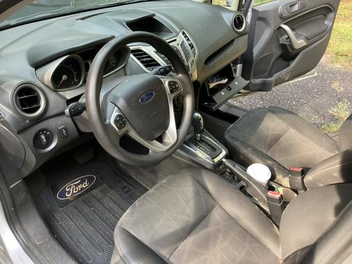 Silver 2012 Ford Fiesta SE