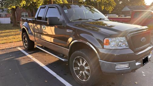 Brown 2005 Ford F-150 XLT