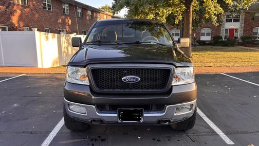 Brown 2005 Ford F-150 XLT