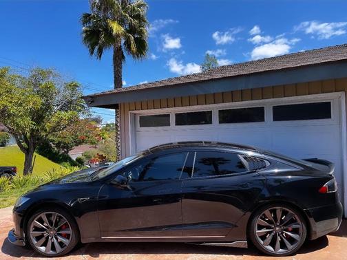Black 2014 Tesla Model S Performance