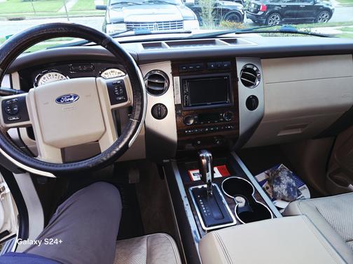 White 2007 Ford Expedition EL Limited