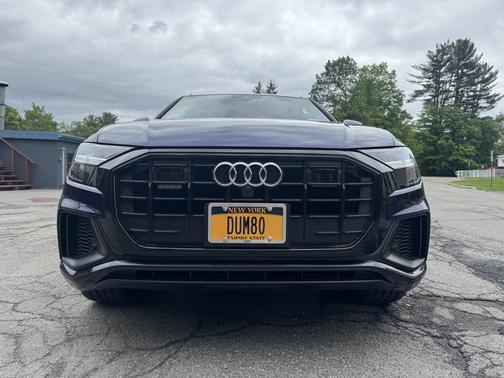 2022 Audi Q8 55 Premium Plus
