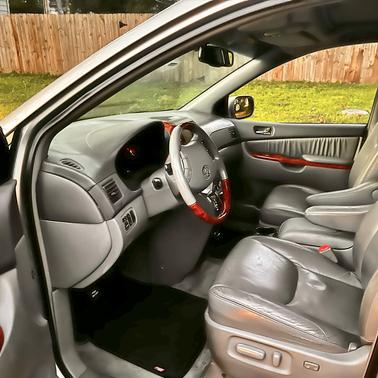 Silver 2008 Toyota Sienna XLE